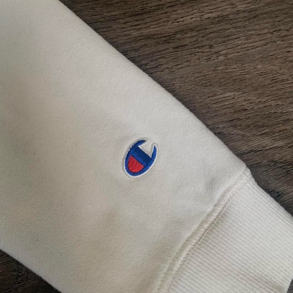 super cute champion sweater!! - Picture 3 of 5